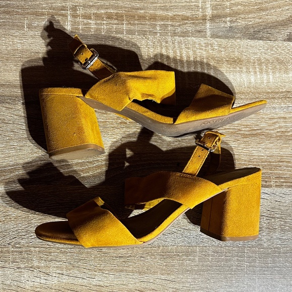 Old Navy Faux-Suede Slingback Block Heel Mustard - Picture 6 of 6